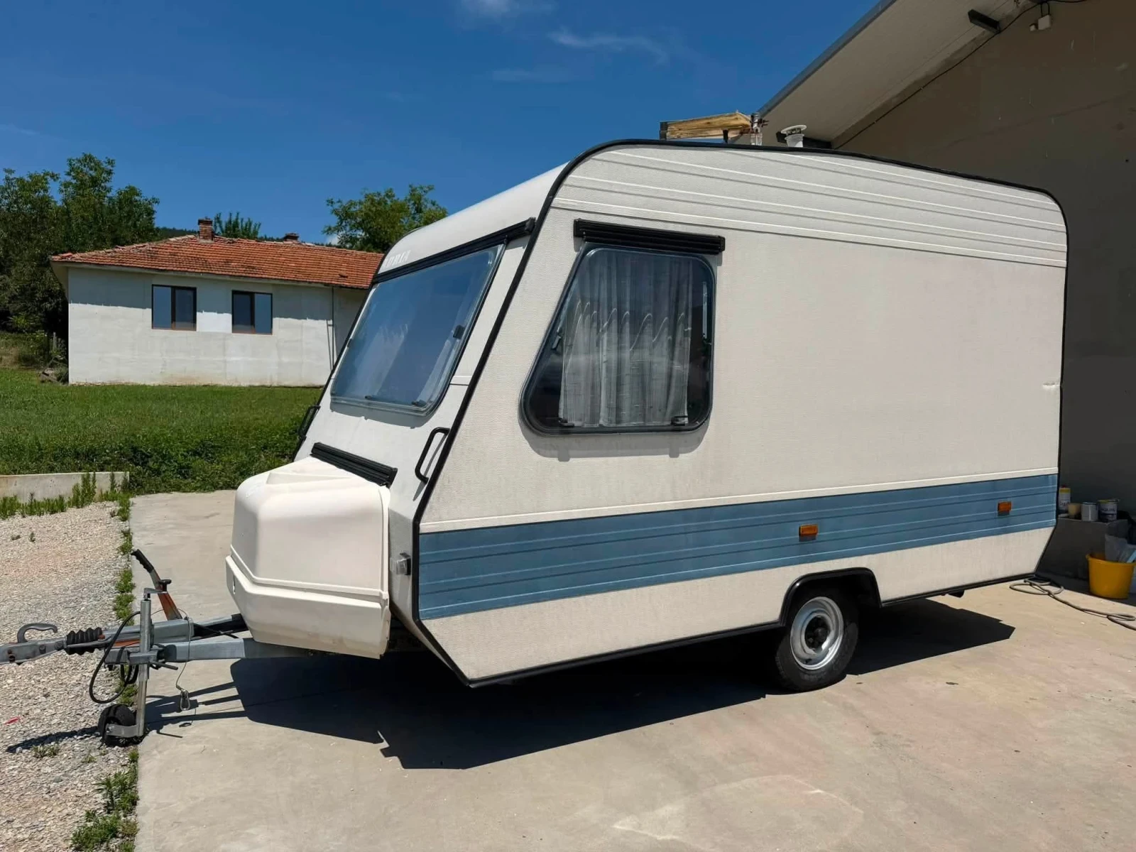 Каравана Adria 360, снимка 2 - Каравани и кемпери - 55994048