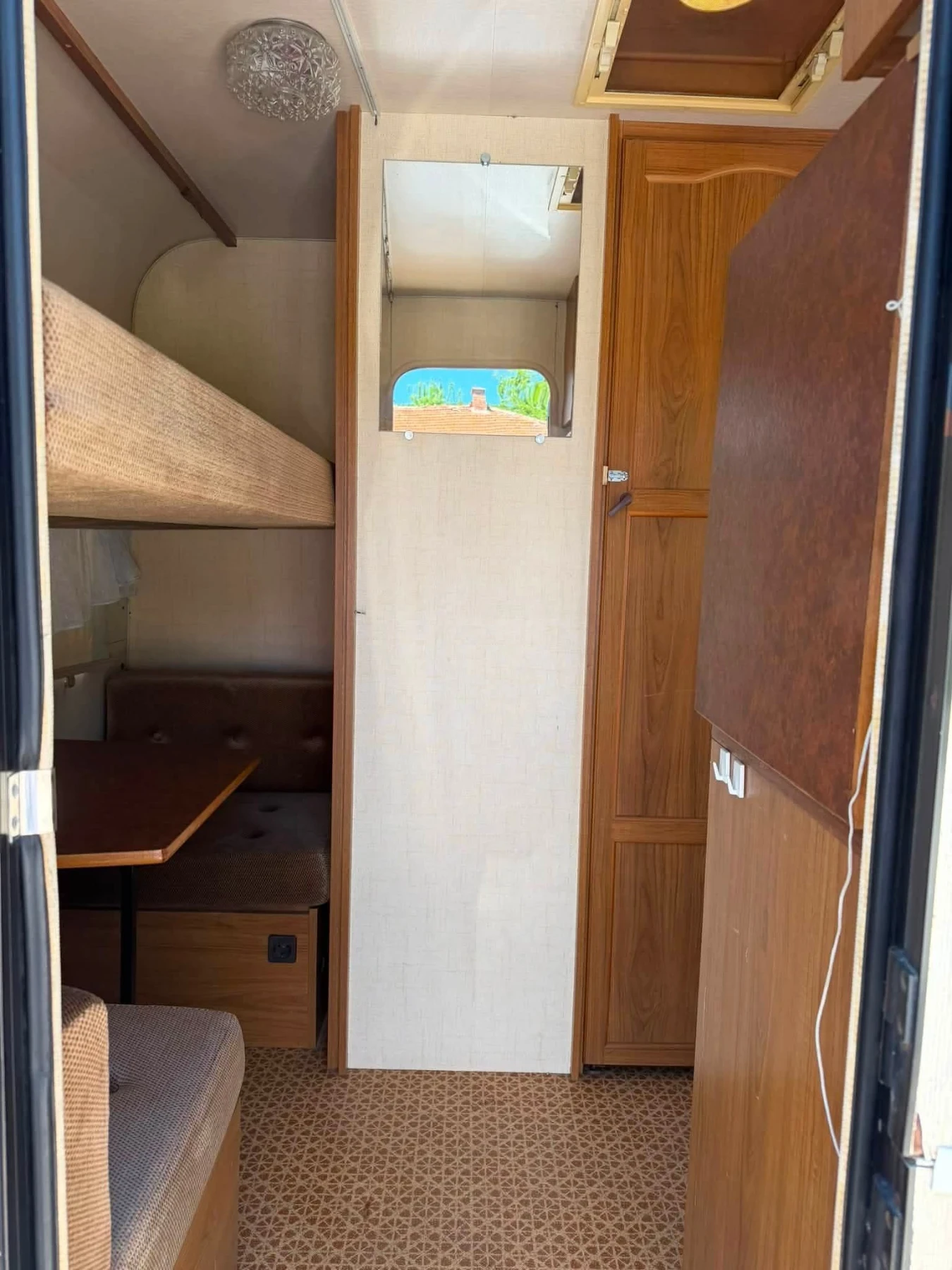 Каравана Adria 360, снимка 7 - Каравани и кемпери - 55994048