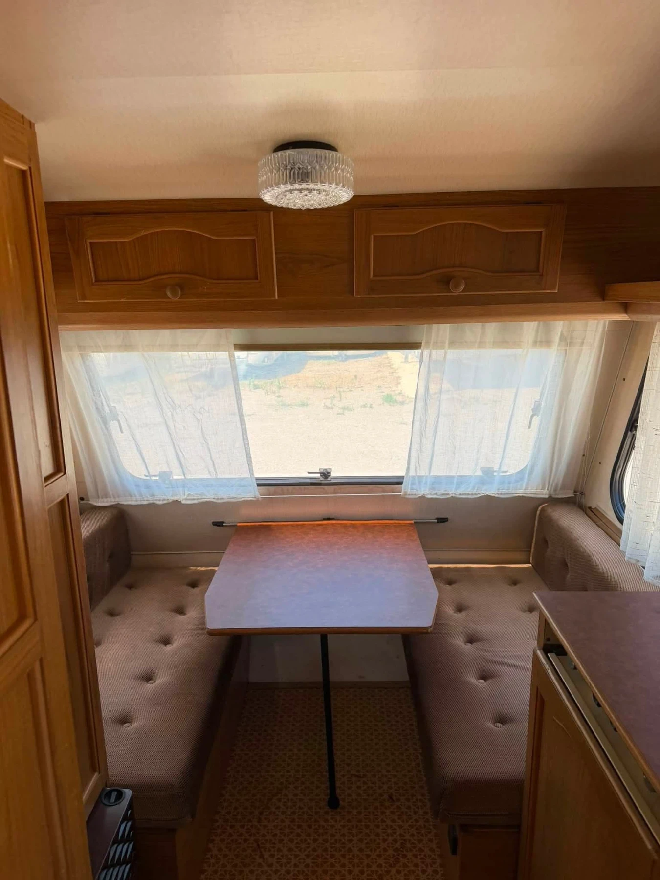 Каравана Adria 360, снимка 8 - Каравани и кемпери - 55994048