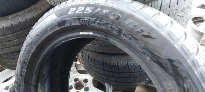 Гуми Зимни 225/50R17, снимка 9 - Гуми и джанти - 35607536