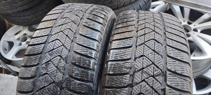 Гуми Зимни 225/50R17, снимка 1 - Гуми и джанти - 35607536