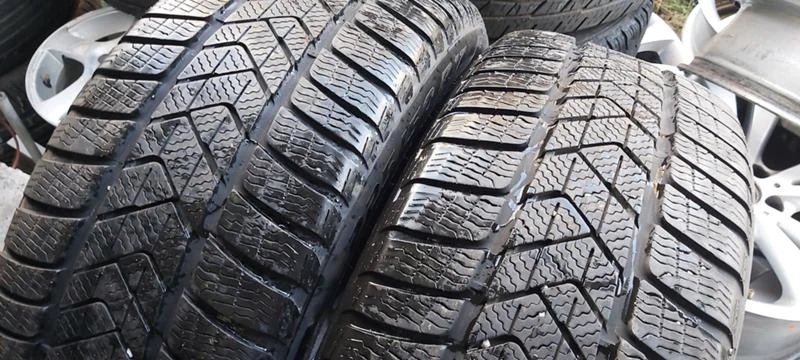 Гуми Зимни 225/50R17, снимка 2 - Гуми и джанти - 35607536