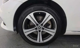Mercedes-Benz E 220 d 4MATIC Exclusive, снимка 5