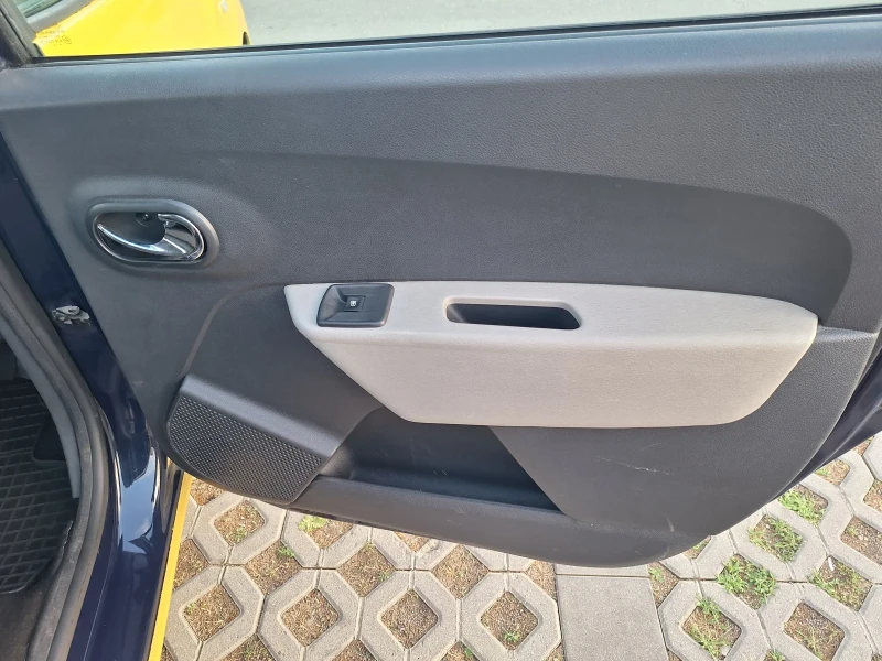 Dacia Lodgy 1.6i, снимка 9 - Автомобили и джипове - 51683489