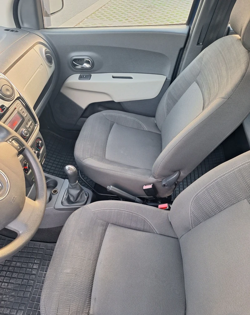Dacia Lodgy 1.6i, снимка 7 - Автомобили и джипове - 51683489
