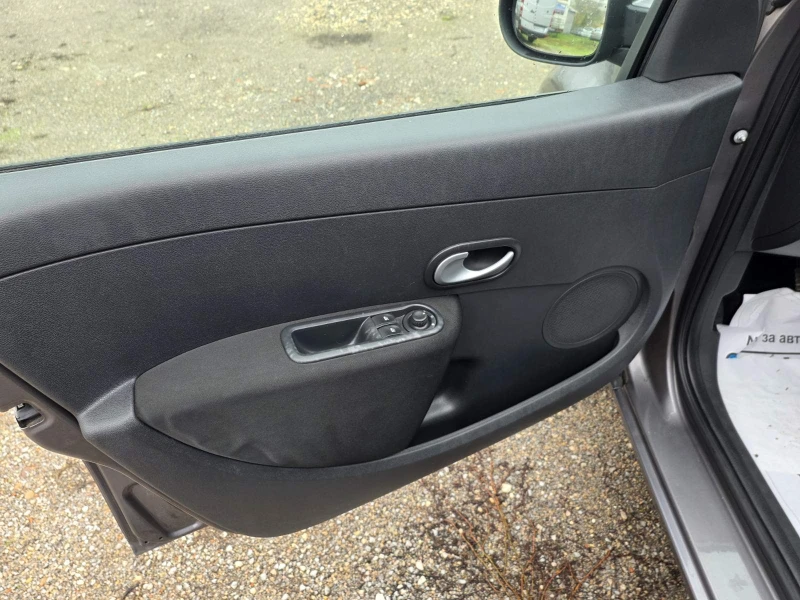 Renault Clio 1.2, снимка 17 - Автомобили и джипове - 52401188