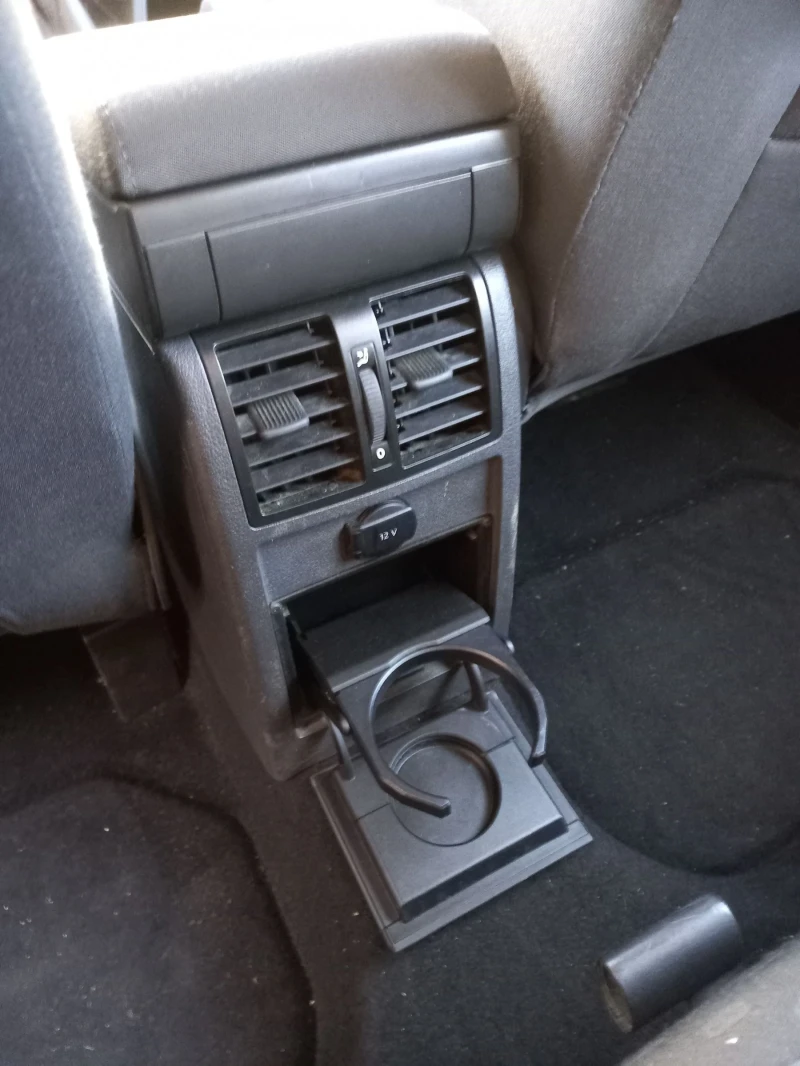 VW Touran 1.9 TDI, снимка 12 - Автомобили и джипове - 52822194