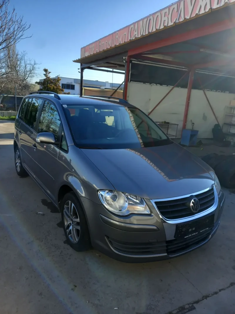VW Touran 1.9 TDI, снимка 3 - Автомобили и джипове - 52822194