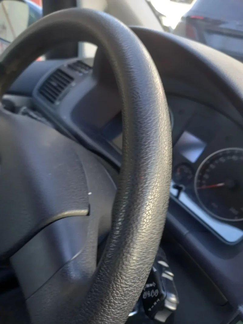 VW Touran 1.9 TDI, снимка 13 - Автомобили и джипове - 52822194