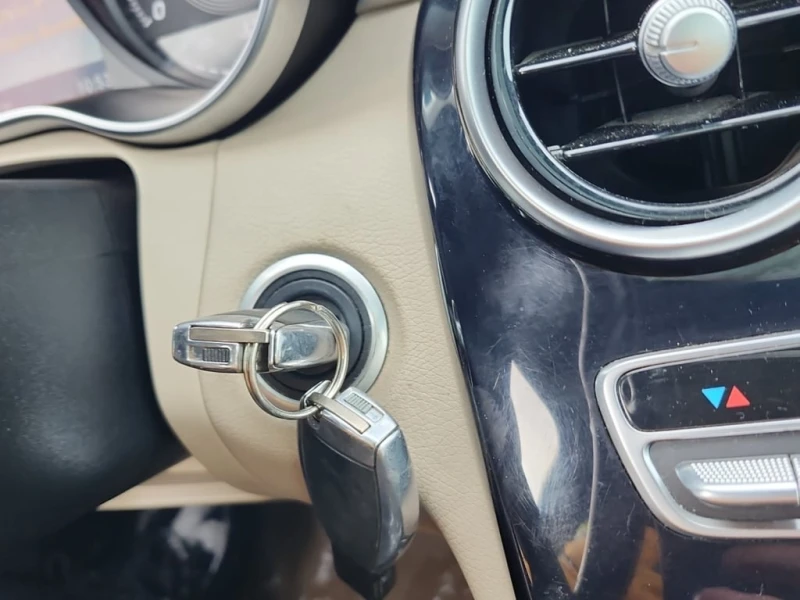 Mercedes-Benz C 300 * CARFAX * БЕЗ ПЪРВОНАЧАЛНА ВНОСКА, снимка 14 - Автомобили и джипове - 53121519