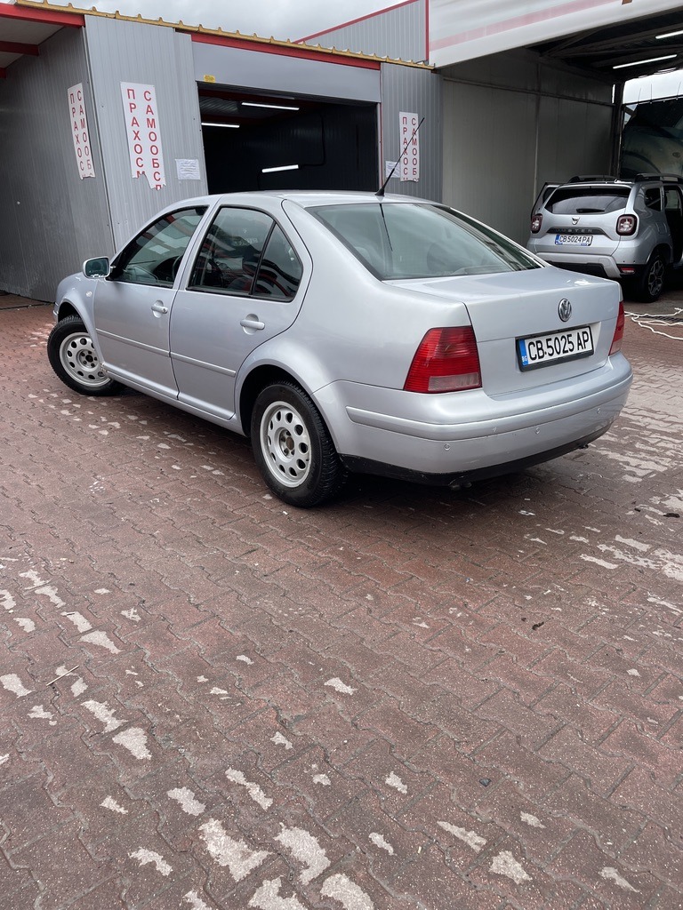 VW Bora, снимка 1 - Автомобили и джипове - 45526864