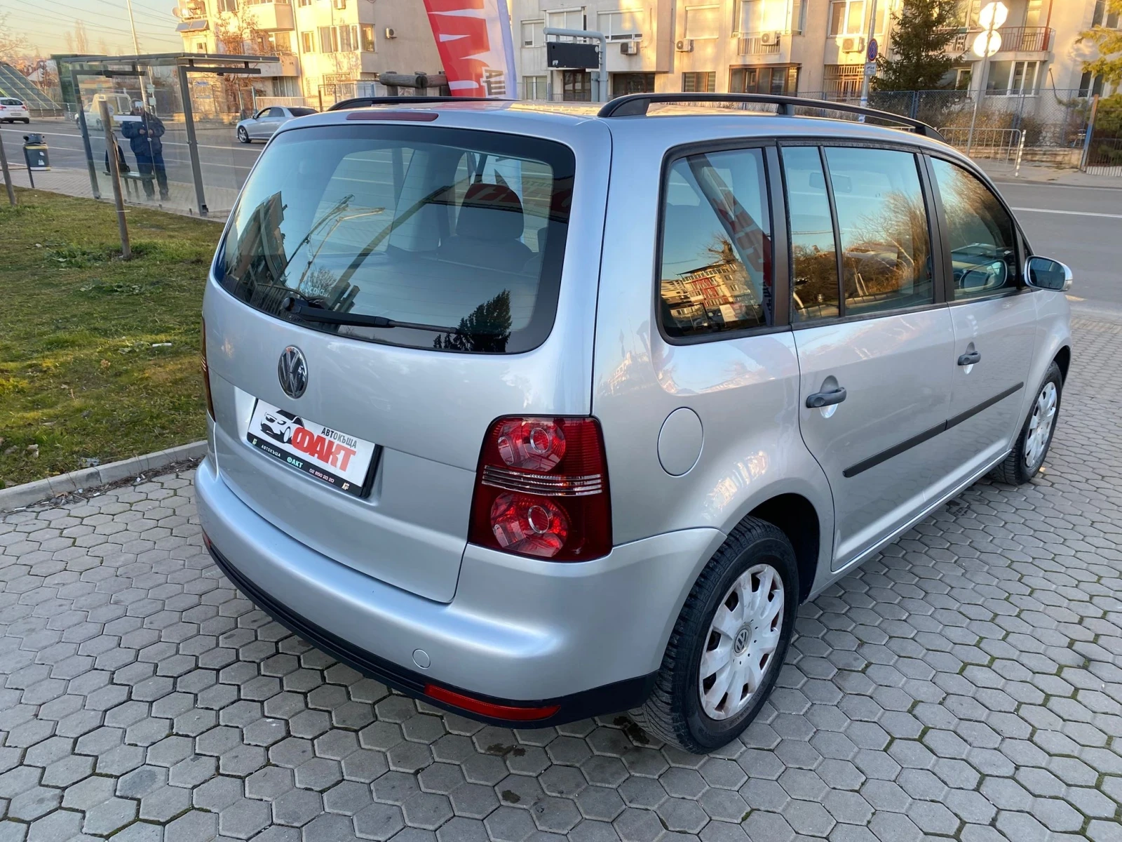 VW Touran 1.6i/7МЕСТЕН  - изображение 4