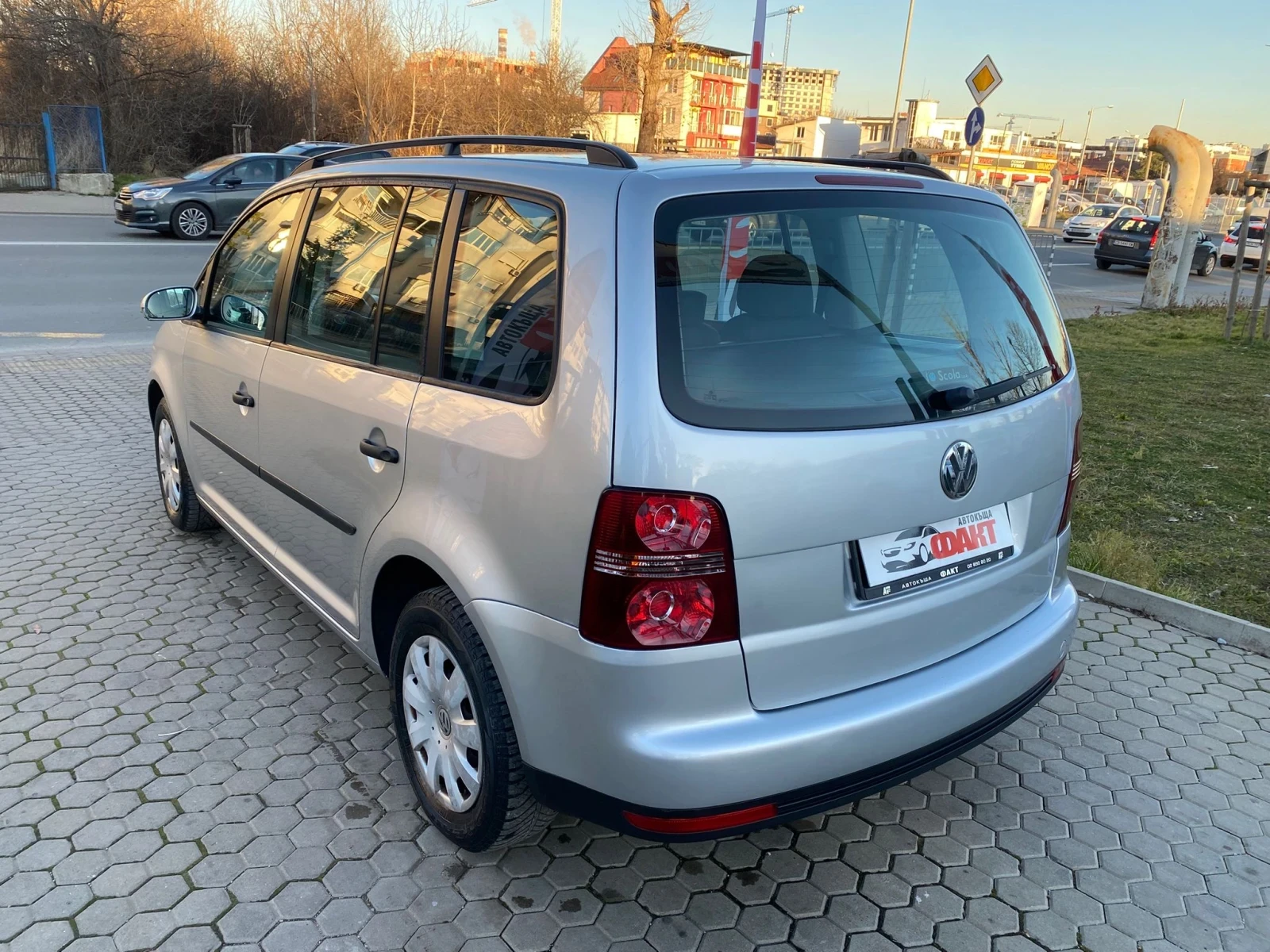 VW Touran 1.6i/7МЕСТЕН  - изображение 6