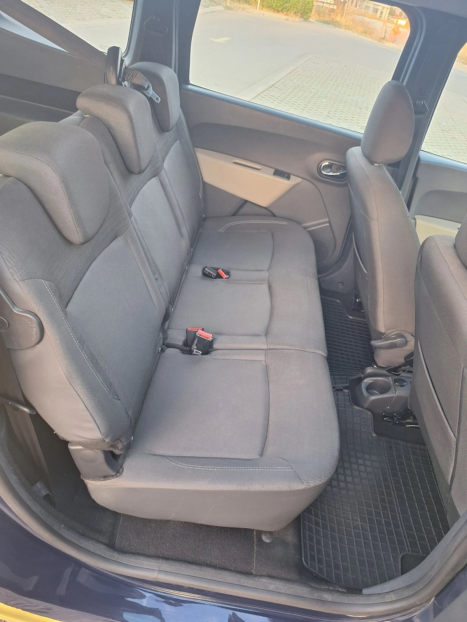 Dacia Lodgy 1.6i - изображение 10