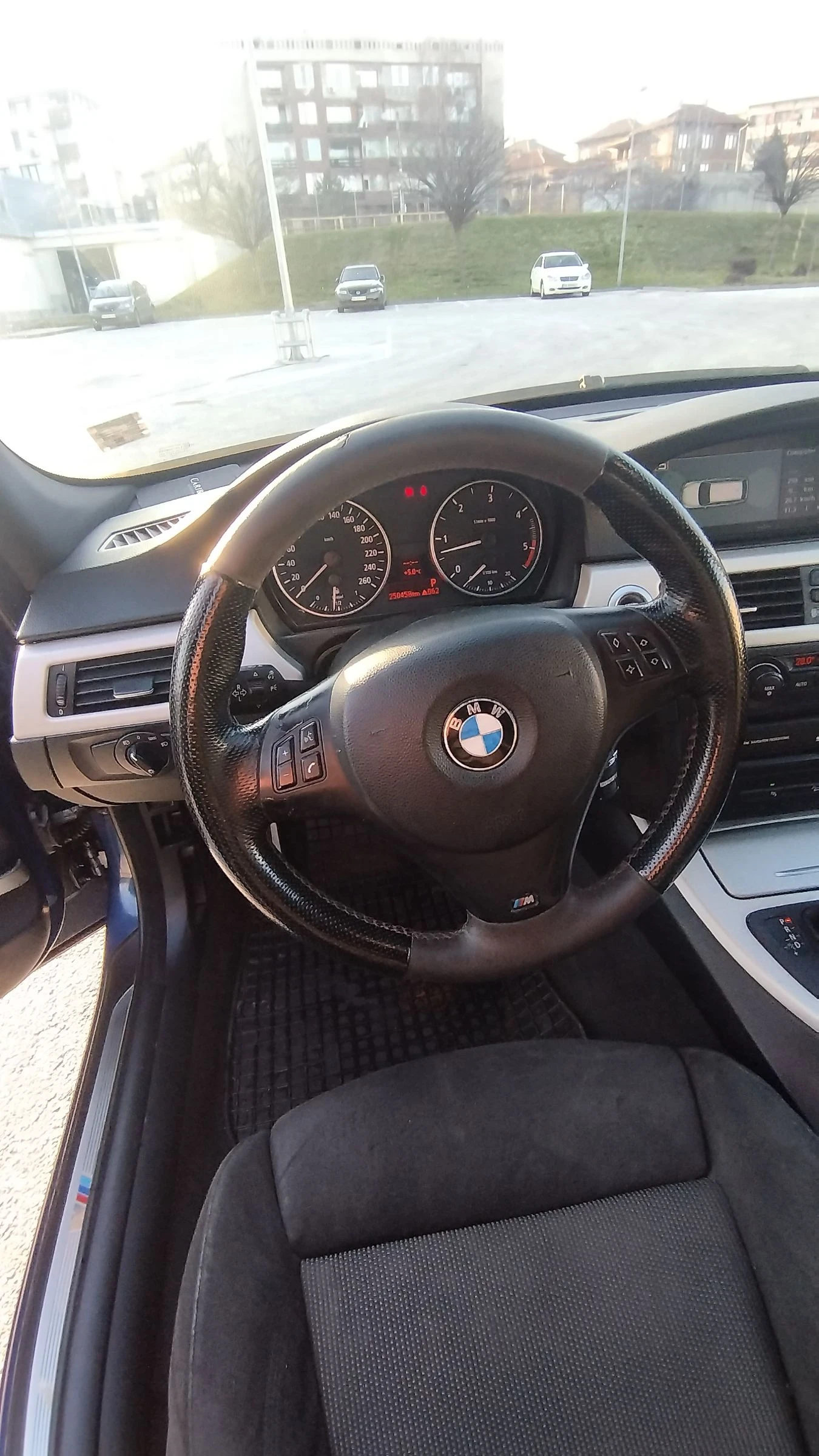 BMW 330 M-Paket, снимка 4 - Автомобили и джипове - 53374096