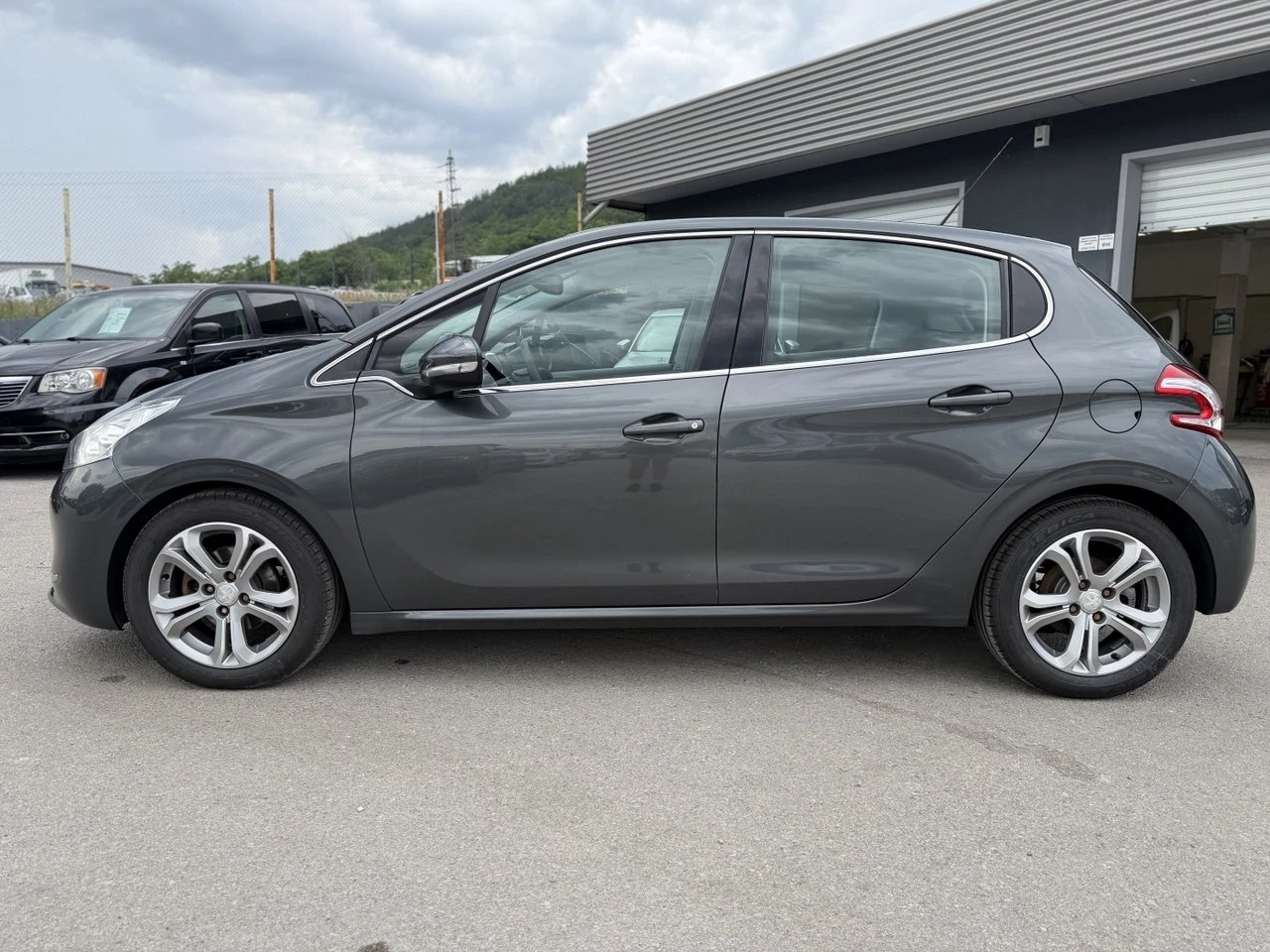 Peugeot 208 1.4i NAVI, снимка 8 - Автомобили и джипове - 55016557