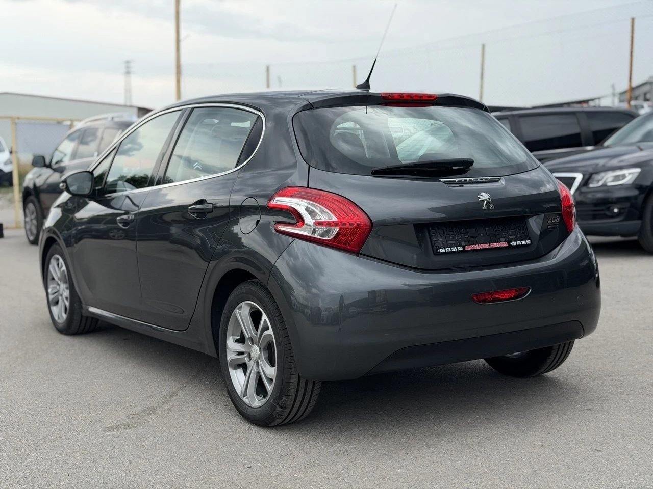 Peugeot 208 1.4i NAVI, снимка 4 - Автомобили и джипове - 55016557