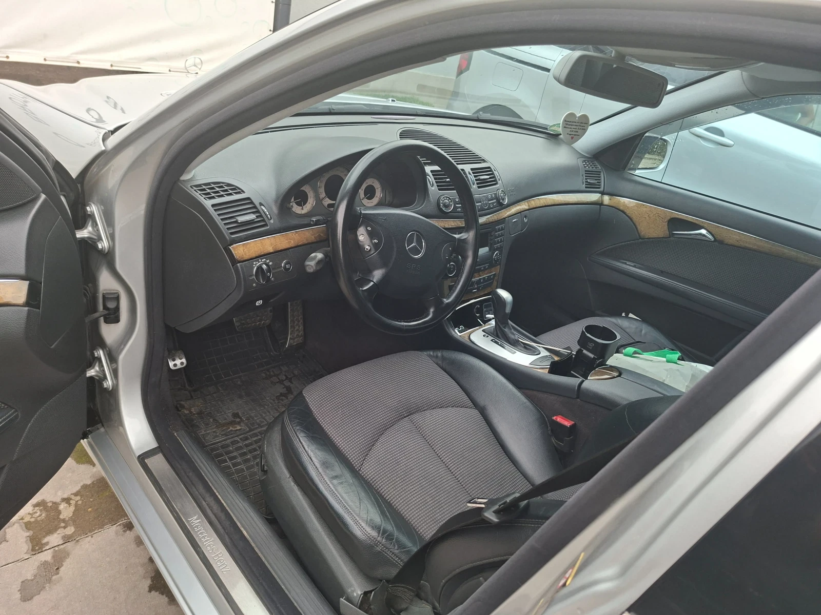 Mercedes-Benz E 320 3.2, снимка 8 - Автомобили и джипове - 55409730
