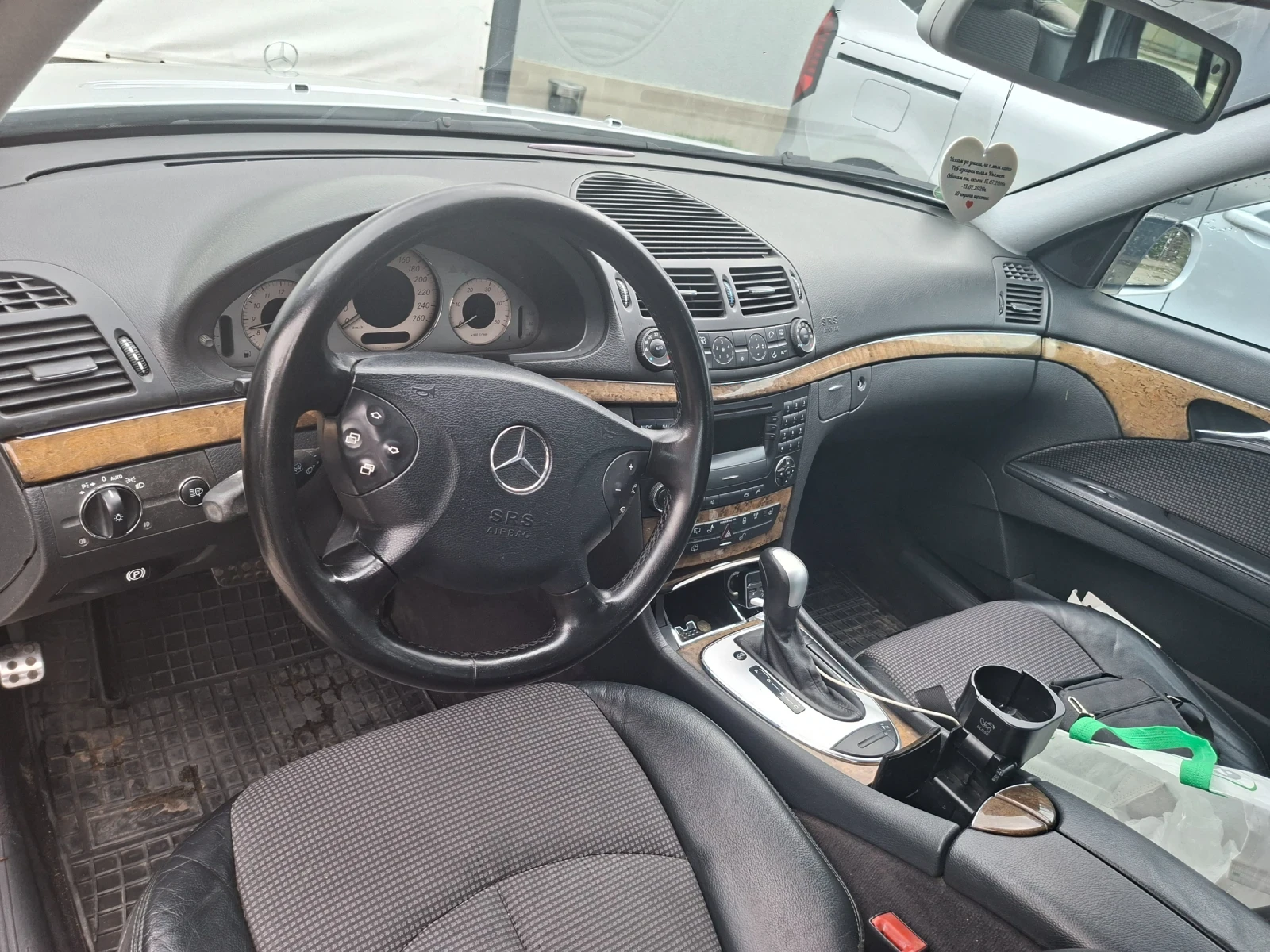 Mercedes-Benz E 320 3.2, снимка 7 - Автомобили и джипове - 55409730