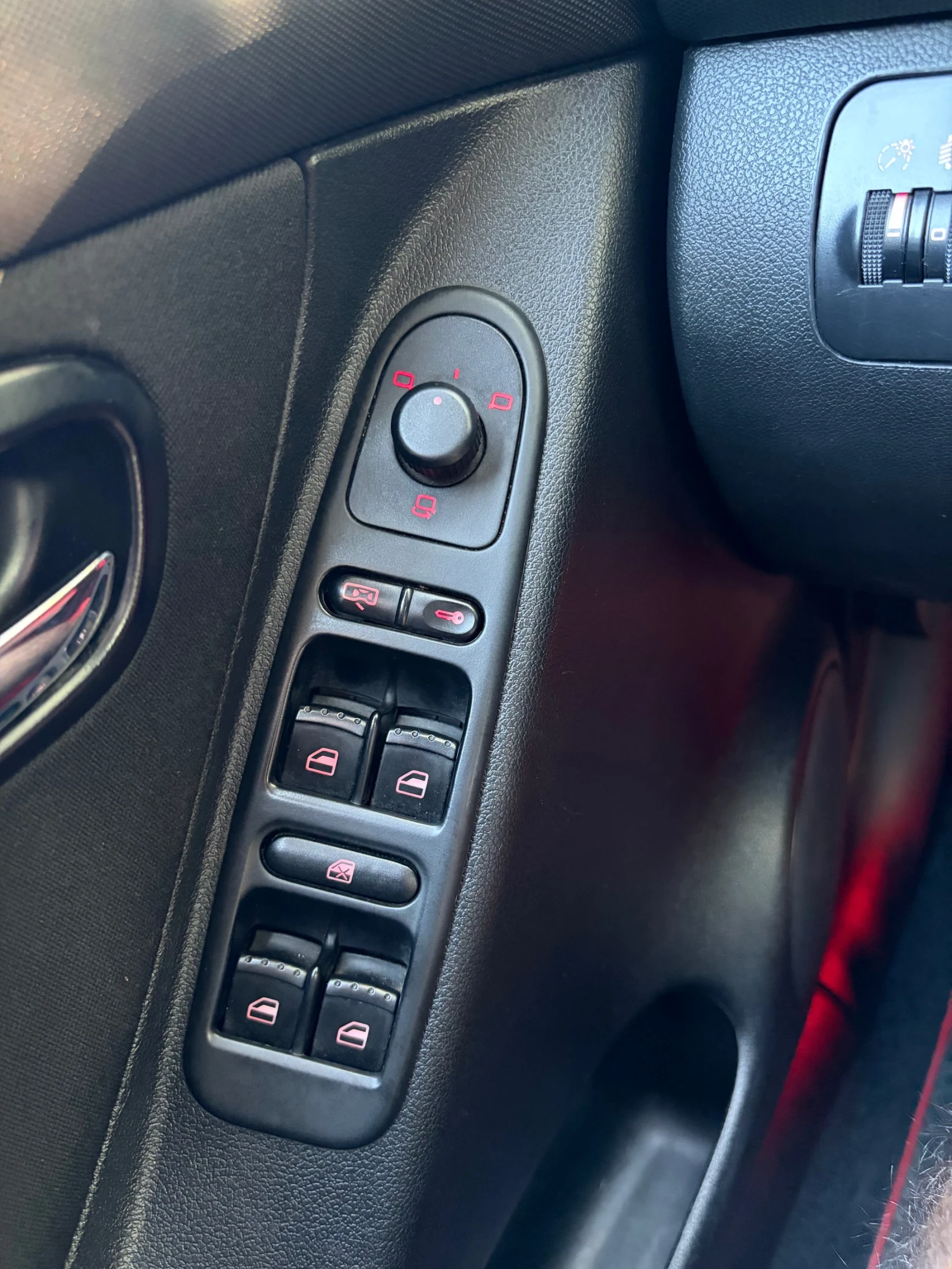 Seat Leon, снимка 10 - Автомобили и джипове - 55666757