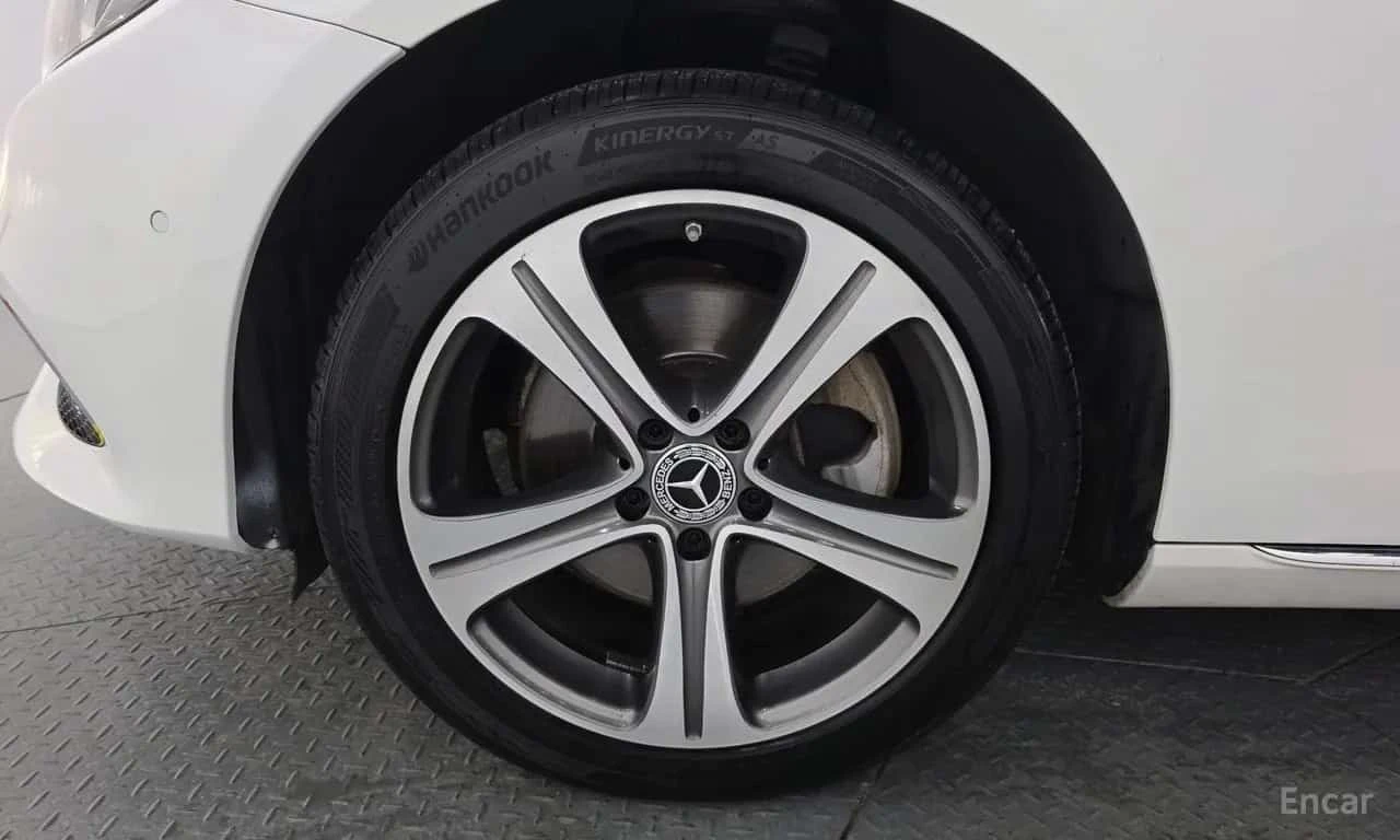 Mercedes-Benz E 220 d 4MATIC Exclusive, снимка 5 - Автомобили и джипове - 56319129