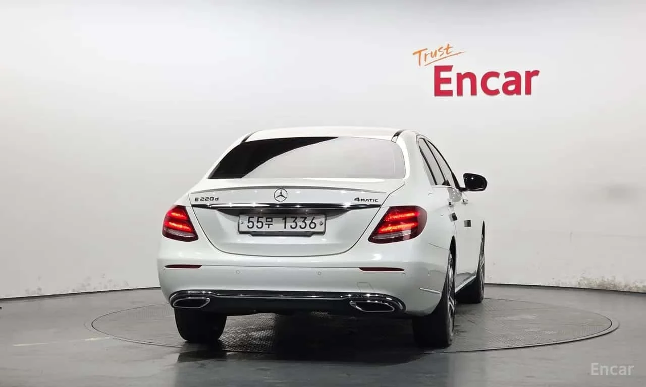 Mercedes-Benz E 220 d 4MATIC Exclusive, снимка 4 - Автомобили и джипове - 56319129