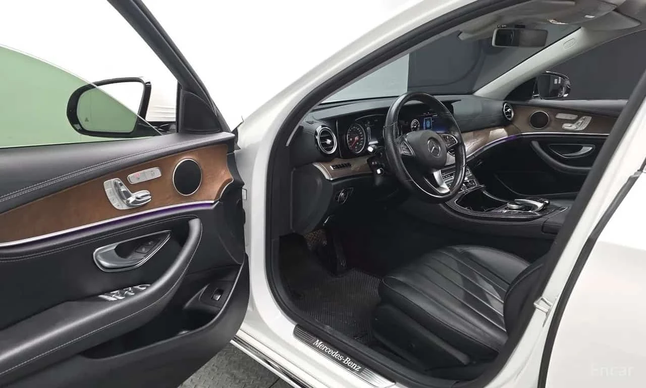 Mercedes-Benz E 220 d 4MATIC Exclusive, снимка 10 - Автомобили и джипове - 56319129