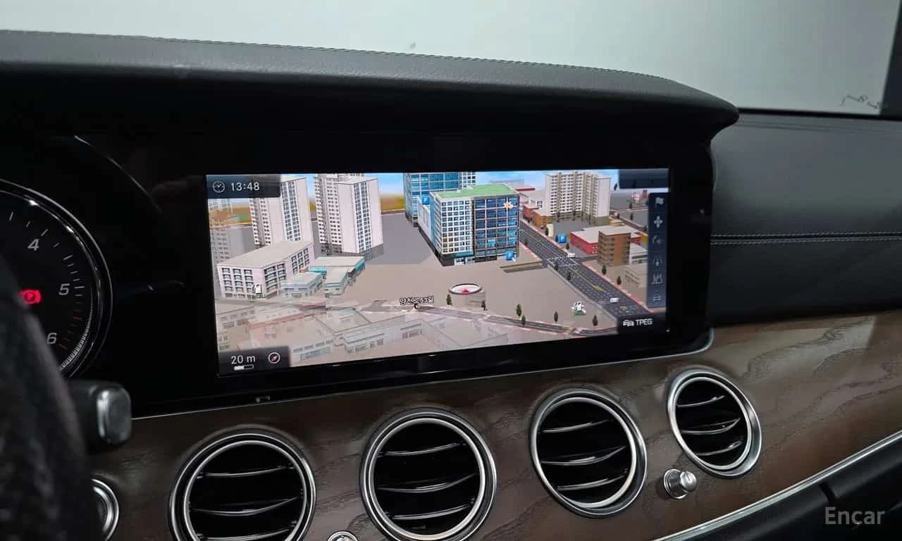 Mercedes-Benz E 220 d 4MATIC Exclusive, снимка 15 - Автомобили и джипове - 56319129