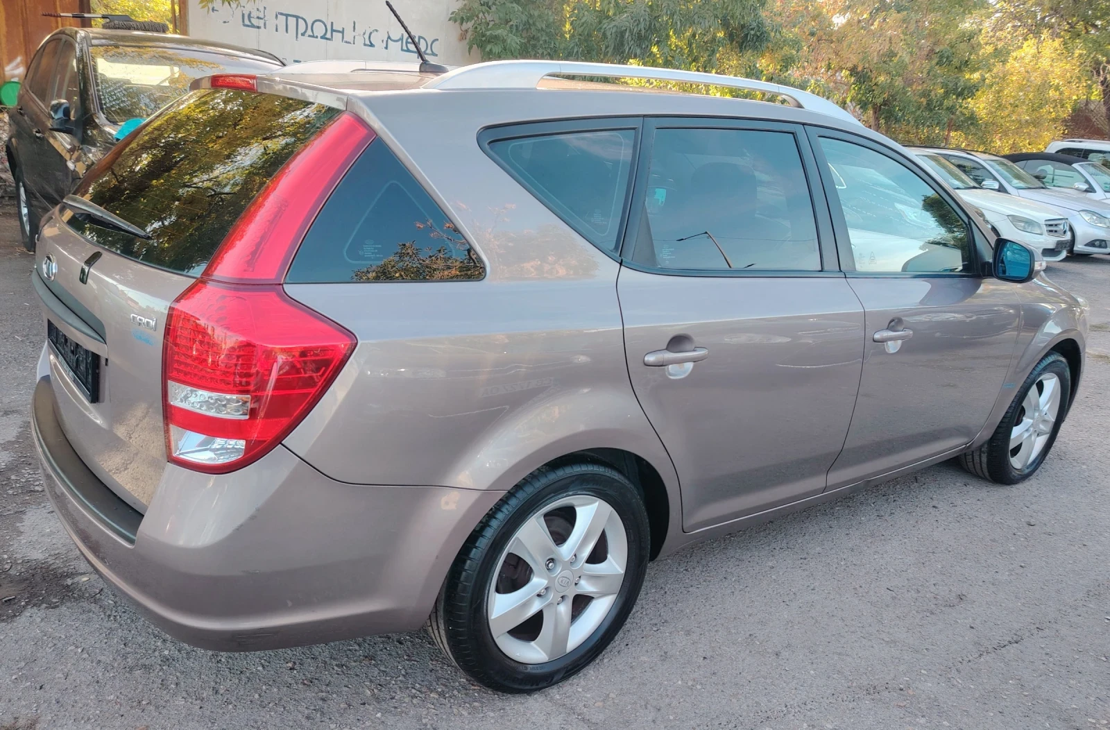 Kia Ceed 1.6CRD-i/Femili, снимка 6 - Автомобили и джипове - 56331904