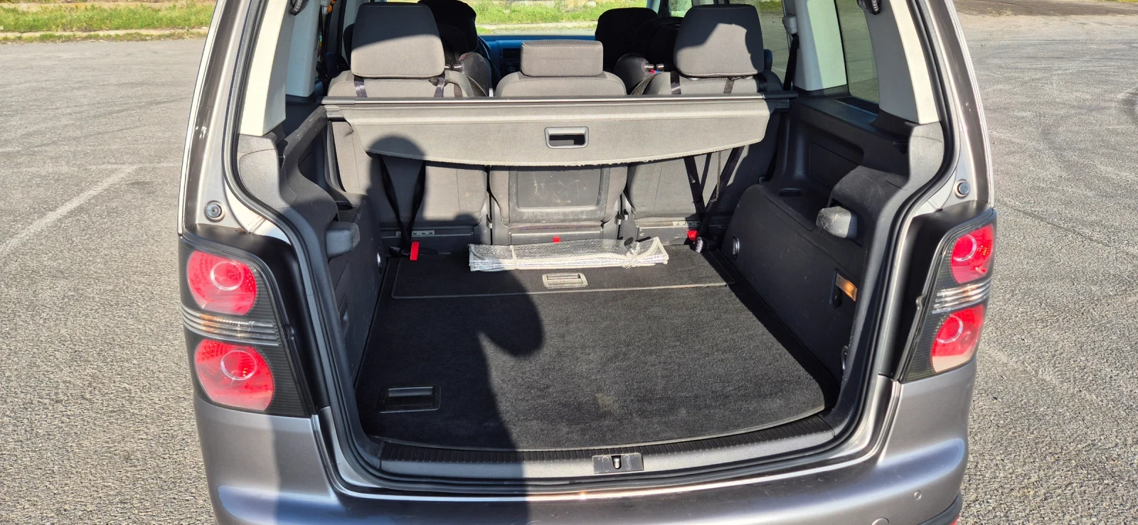 VW Touran Cross 2.0tdi, снимка 8 - Автомобили и джипове - 56410322