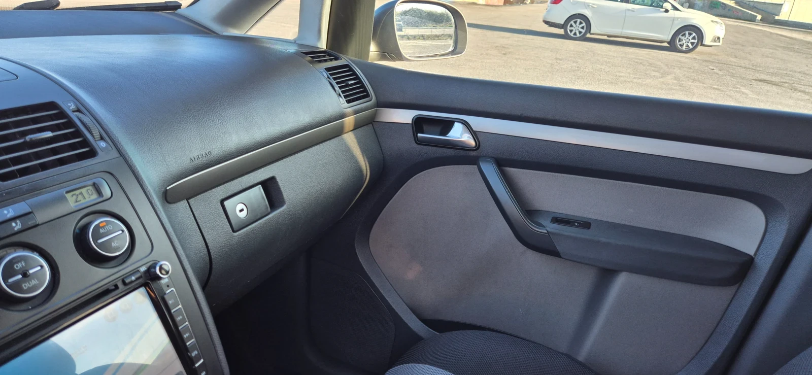 VW Touran Cross 2.0tdi, снимка 9 - Автомобили и джипове - 56410322