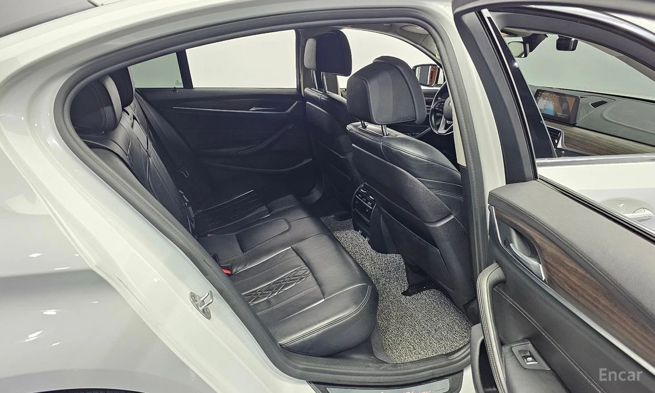 BMW 530 * 530i Luxury Plus* , снимка 12 - Автомобили и джипове - 56411287