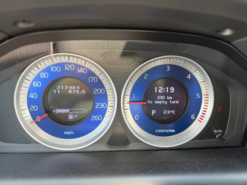 Volvo XC60 R-Design D3 2.0 163к.с., снимка 9 - Автомобили и джипове - 51127372