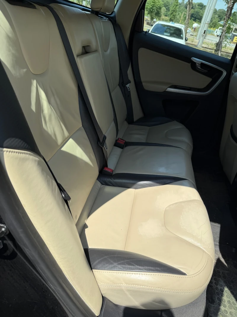 Volvo XC60 R-Design D3 2.0 163к.с., снимка 4 - Автомобили и джипове - 51127372