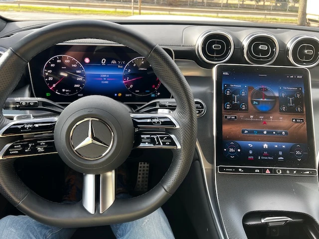 Mercedes-Benz GLC 300 2.0 4MATIC * LED* PANO* AMG*  - изображение 10