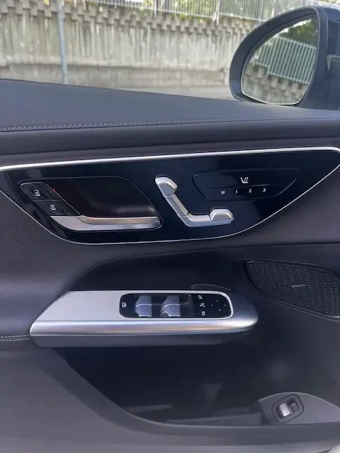 Mercedes-Benz GLC 300 2.0 4MATIC * LED* PANO* AMG* , снимка 15 - Автомобили и джипове - 52725381