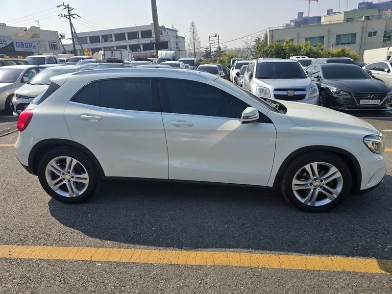 Mercedes-Benz GLA D 4Matic, снимка 3 - Автомобили и джипове - 55102985