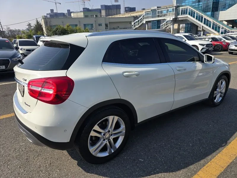 Mercedes-Benz GLA D 4Matic, снимка 4 - Автомобили и джипове - 55102985