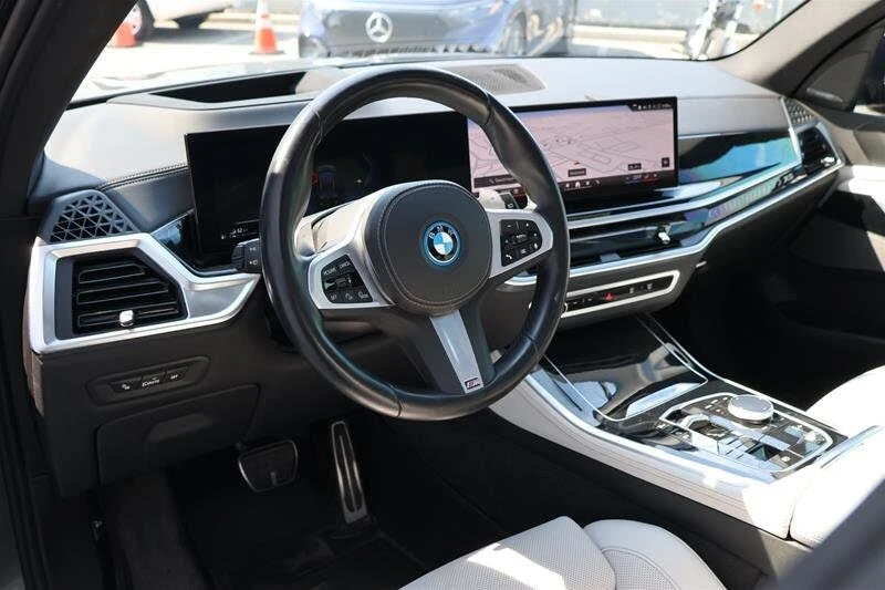 BMW X5 xdrive50e INDIVIDUAL/ВЪЗДУХ/HK/HUD/ADAPTIVE/360/PA, снимка 4 - Автомобили и джипове - 55940489