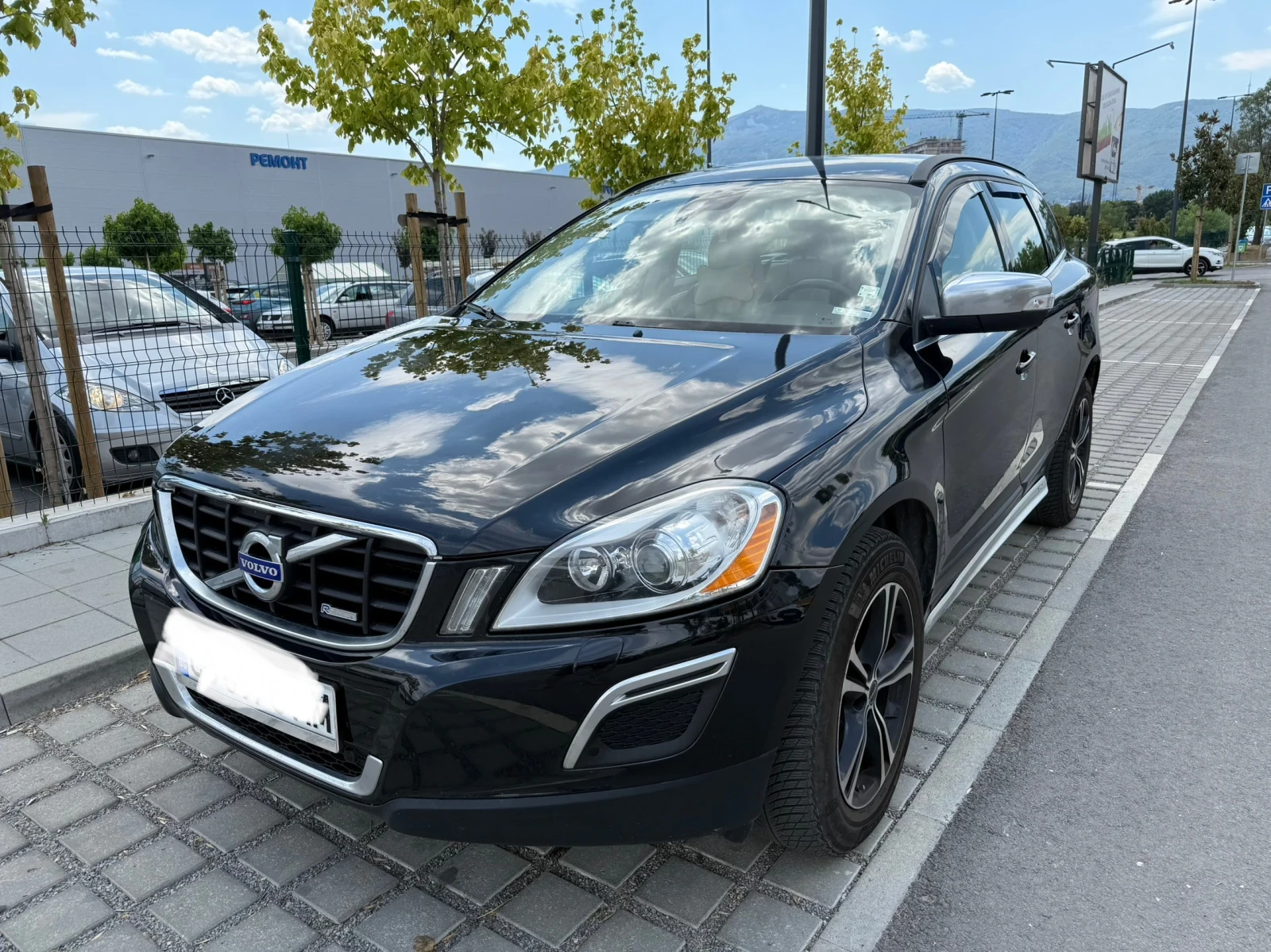Volvo XC60 R-Design D3 2.0 163к.с., снимка 1