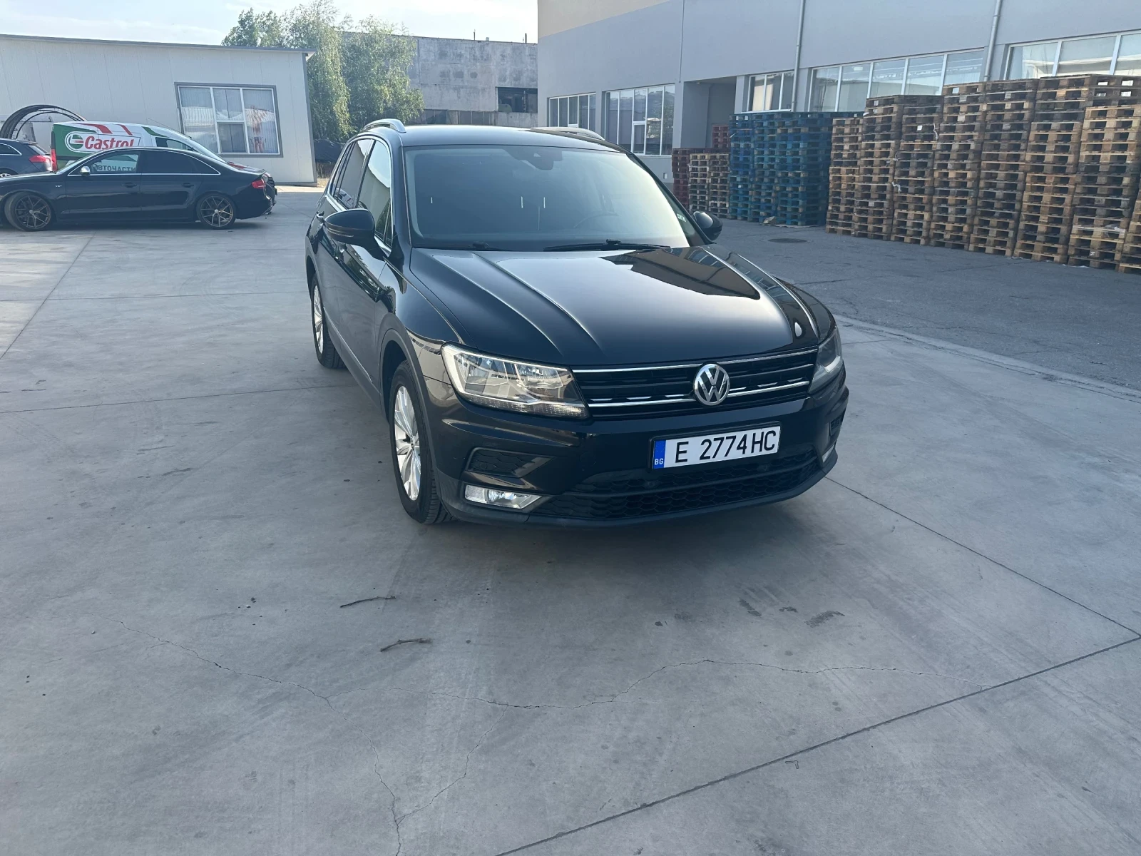 VW Tiguan 1.6 TDI, снимка 2 - Автомобили и джипове - 55424117