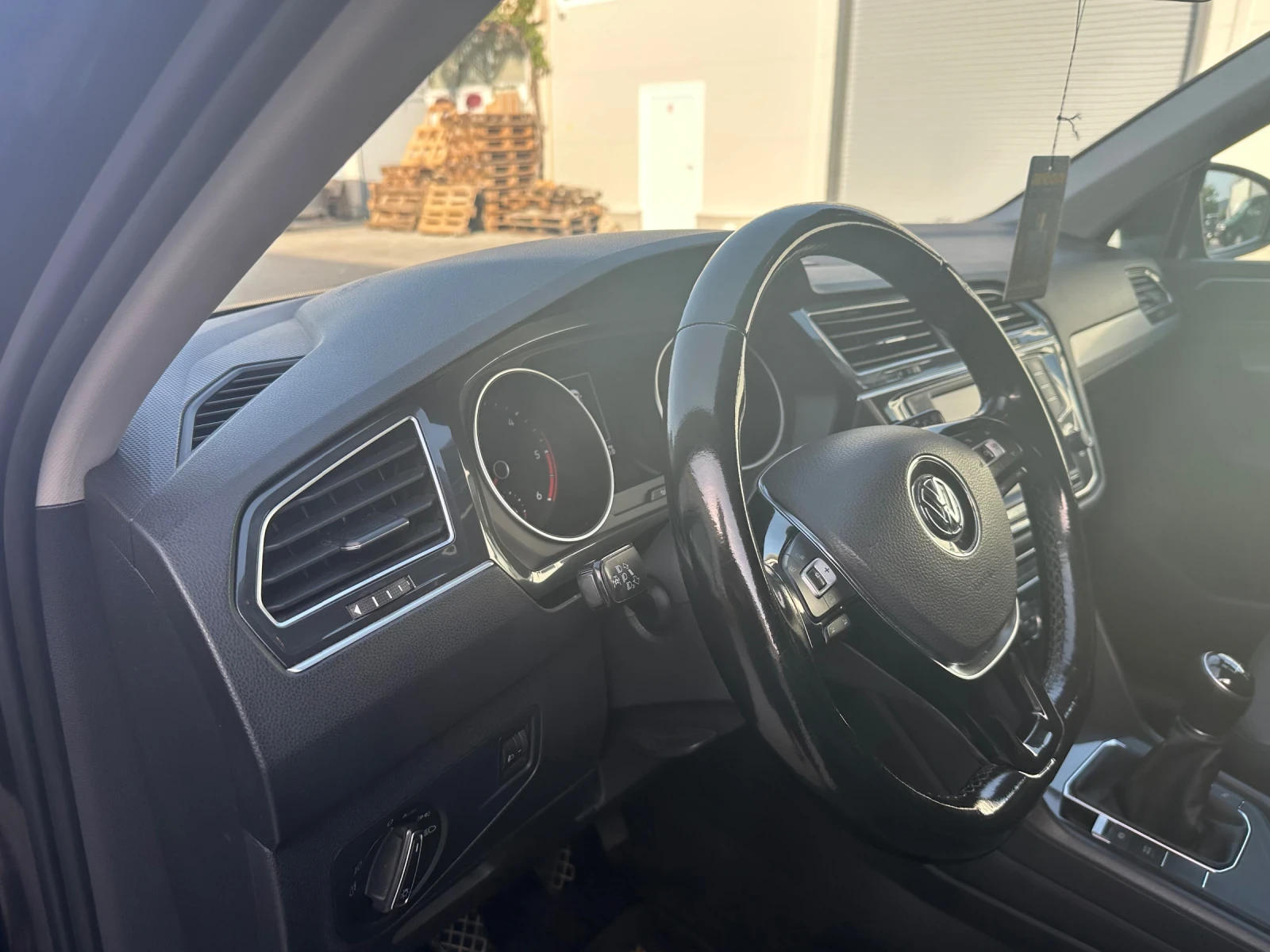 VW Tiguan 1.6 TDI, снимка 7 - Автомобили и джипове - 55424117