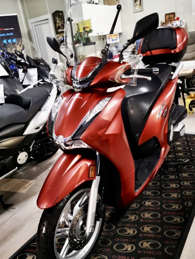 Honda Sh 350i ABS, TC, LED 04.2021г., снимка 3 - Мотоциклети и мототехника - 43170414
