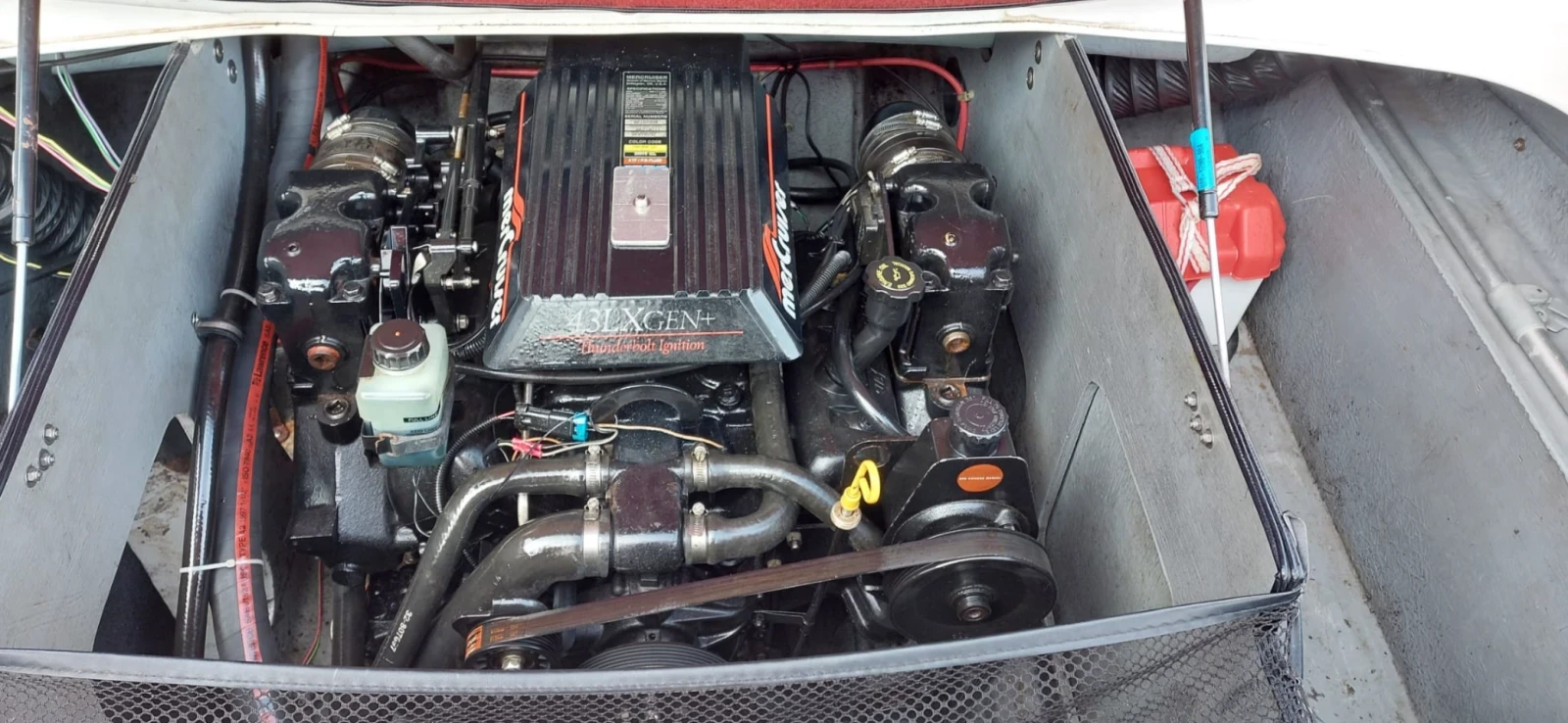 Моторна яхта Bayliner 2050 Capri SS Special Edition Mercruiser, снимка 17 - Воден транспорт - 52587531