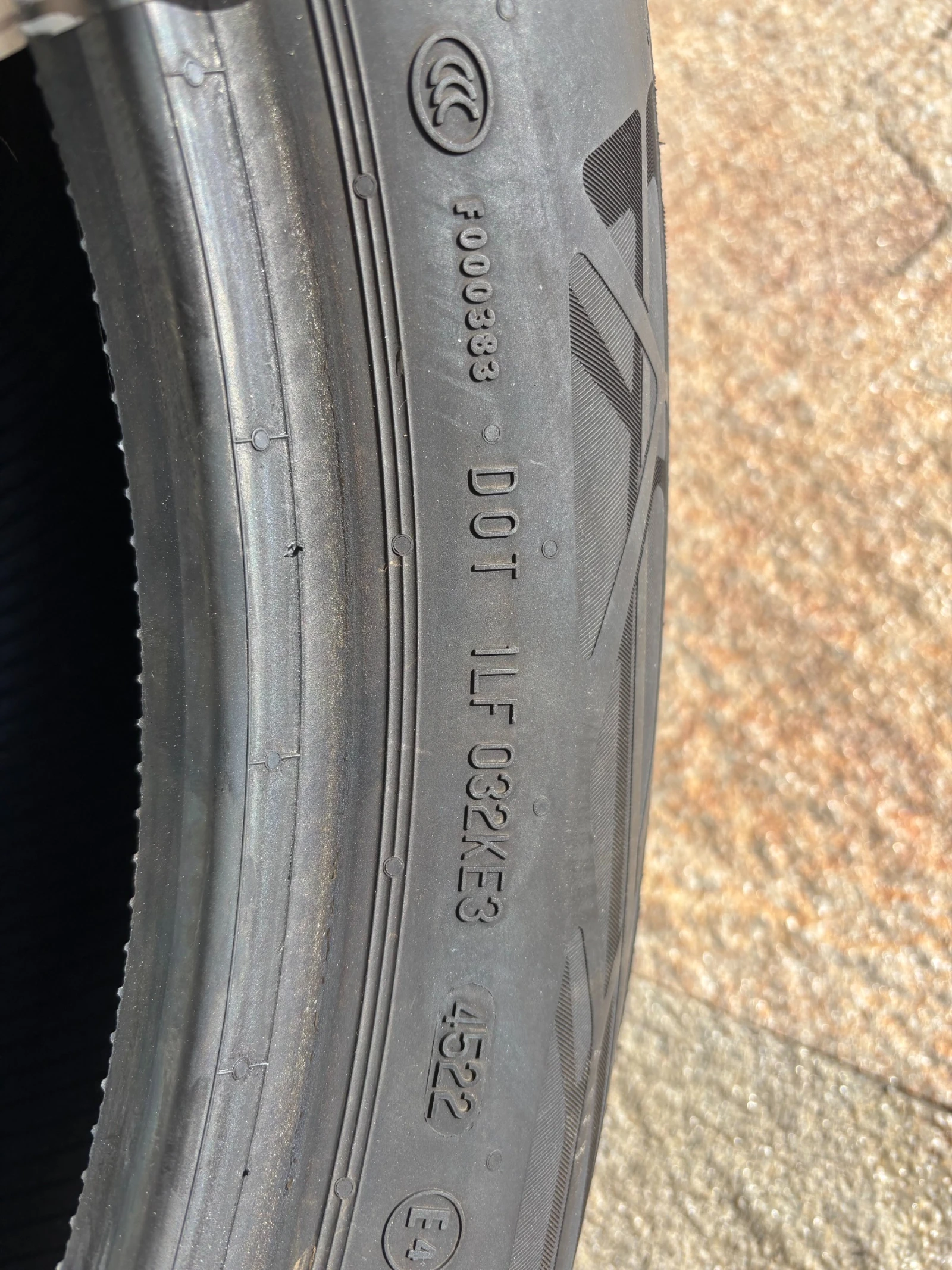 Гуми Летни 235/50R18, снимка 2 - Гуми и джанти - 54087085