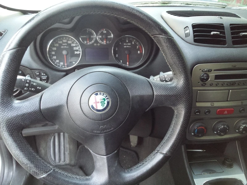 Alfa Romeo 147 facelift 1.6, снимка 3 - Автомобили и джипове - 47277530