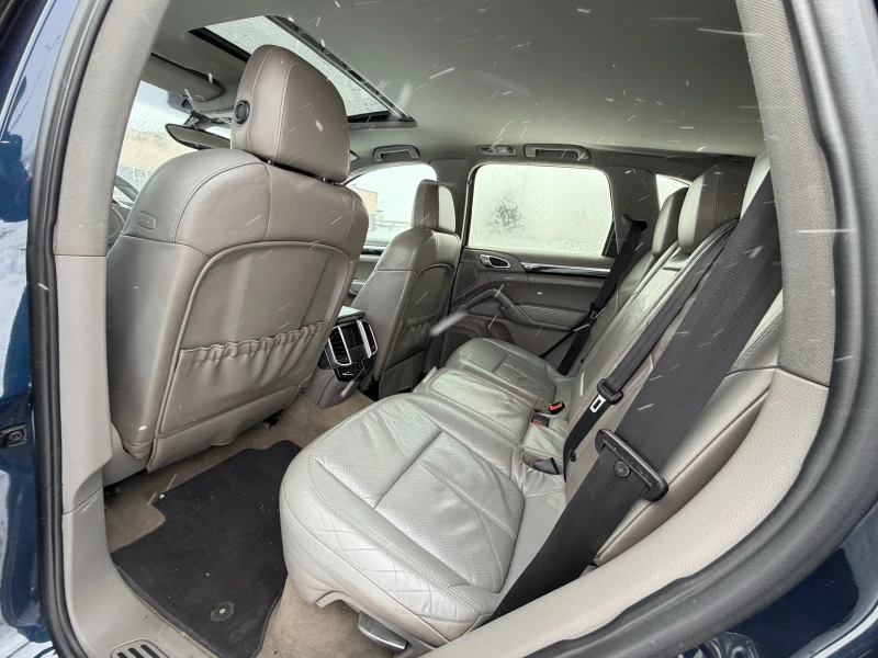 Porsche Cayenne 3.0D* Обслужен* Регистриран* , снимка 13 - Автомобили и джипове - 53087048