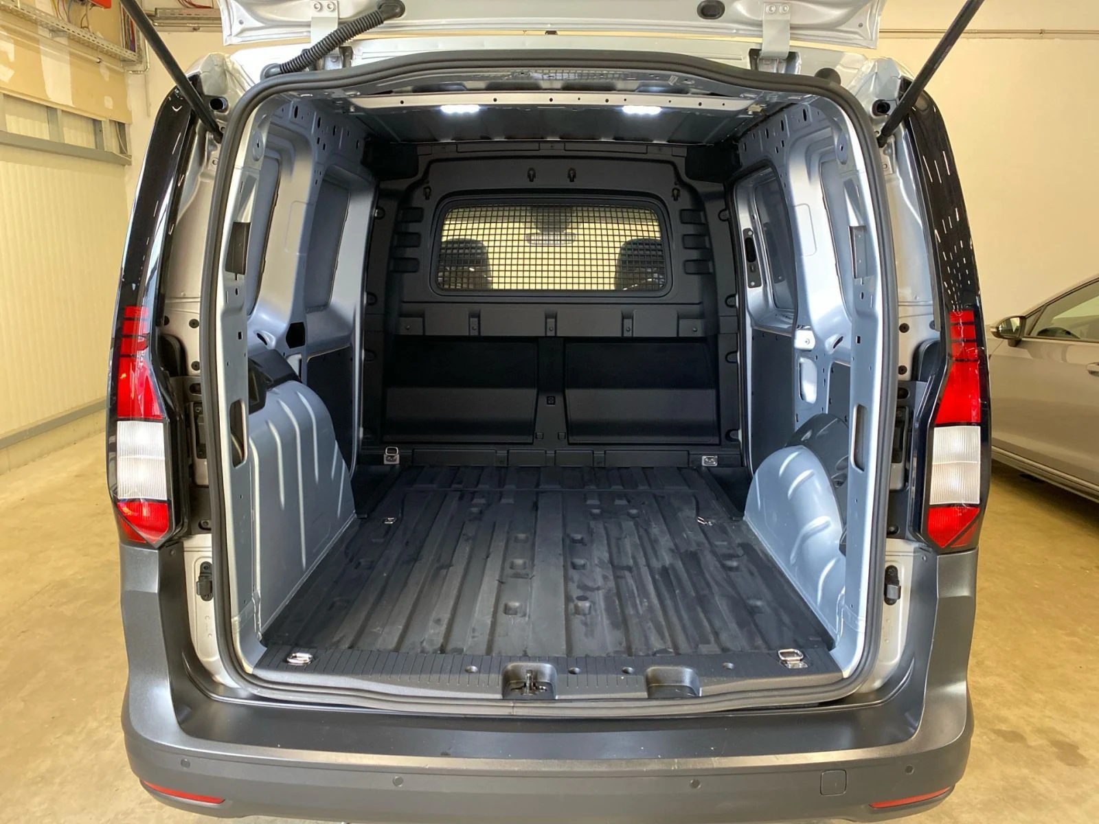 VW Caddy Cargo * EcoProfi * Navi * Tempomat * UniRent *  - изображение 9