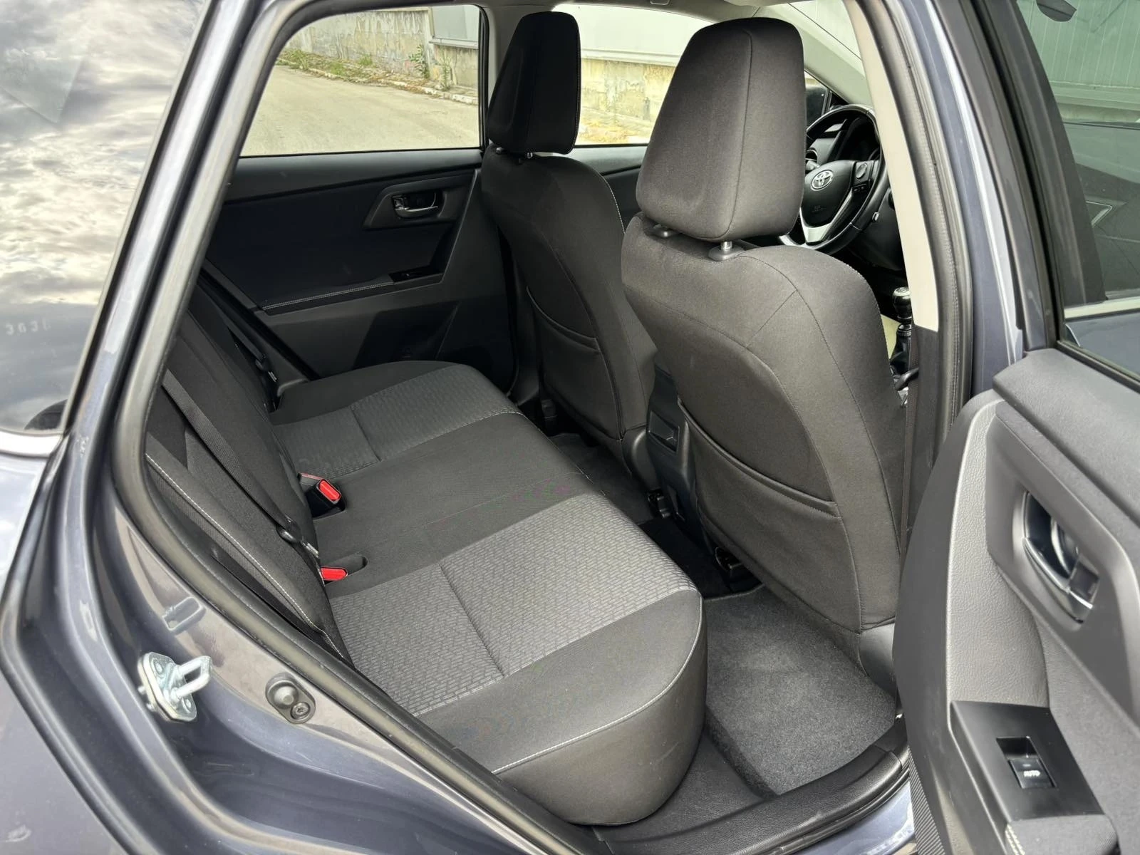 Toyota Auris 2.0D4d/126кс/Keyless Go/Навигация/Евро5/Камера/ - изображение 10
