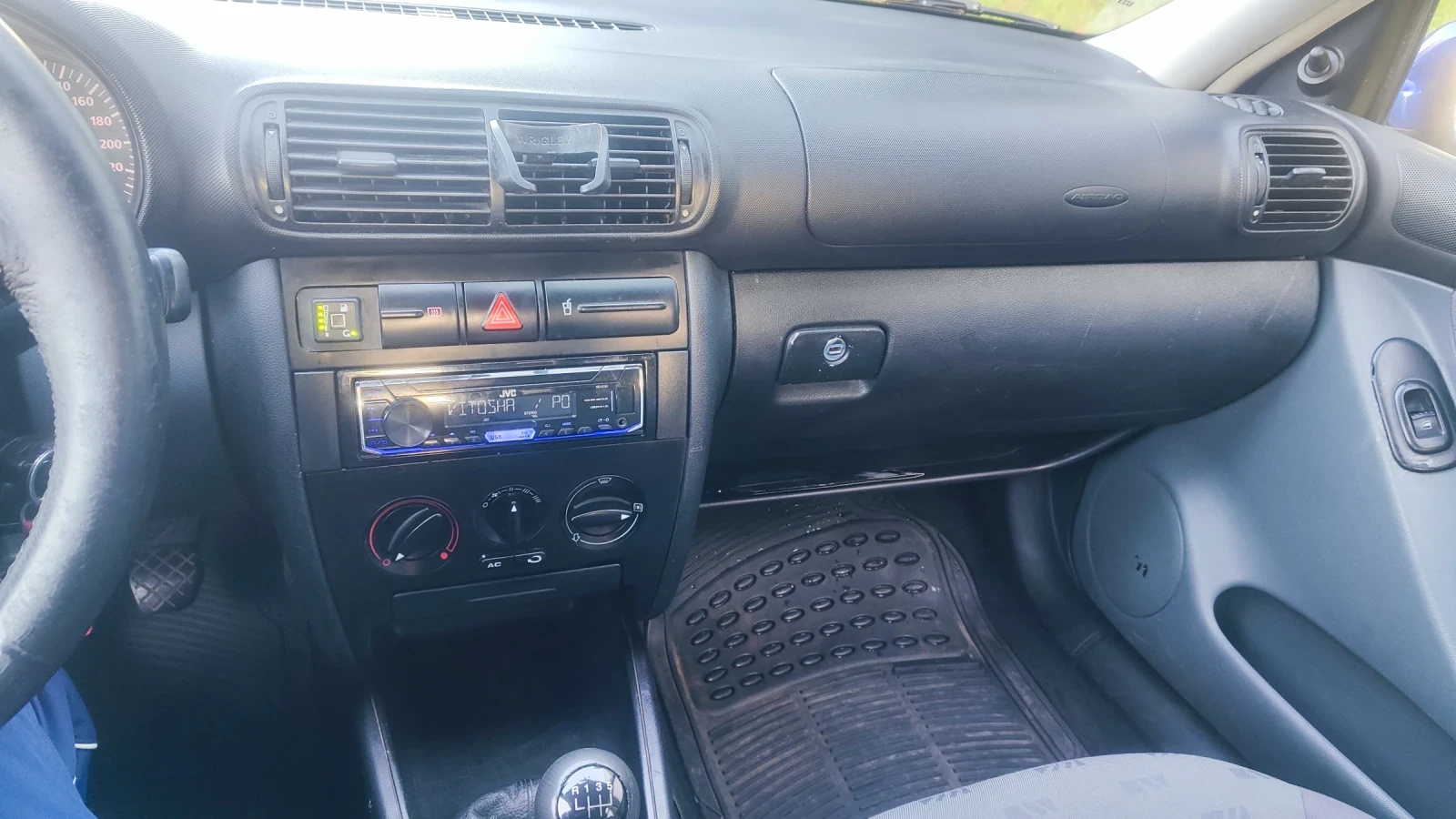 Seat Leon 1.4 75кс  - изображение 10